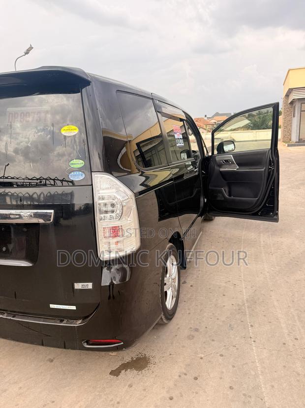 Toyota Voxy 2013 Black