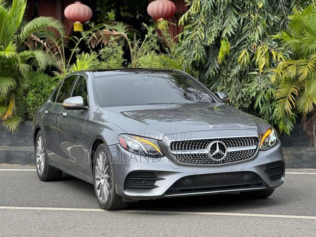 Mercedes-Benz E300 4Matic AWD Sedan (2.0L 4cyl 9A) 2017 Gray