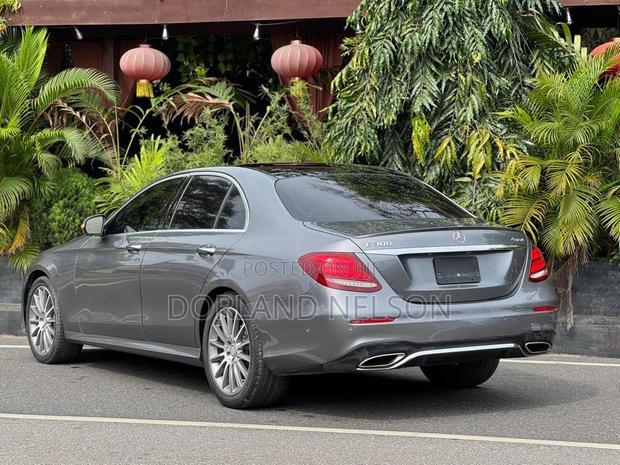 Mercedes-Benz E300 4Matic AWD Sedan (2.0L 4cyl 9A) 2017 Gray
