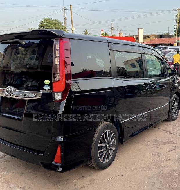 Toyota Voxy SV Premium 2014 Black