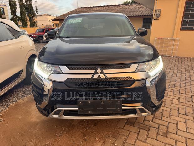 Mitsubishi Outlander 2022 Black