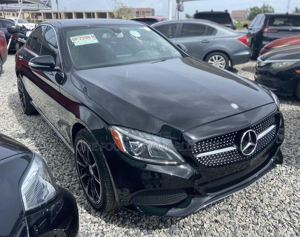Mercedes-Benz C300 2017 Black