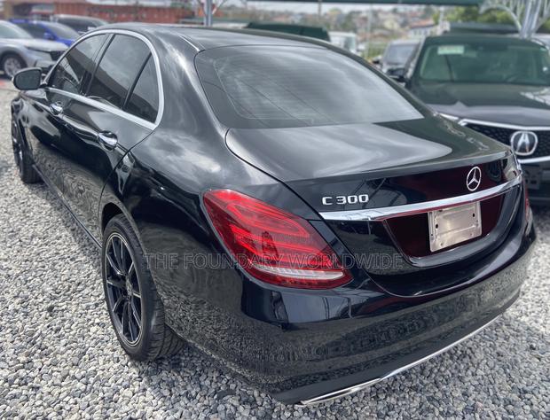 Mercedes-Benz C300 2017 Black