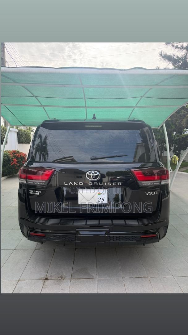 Toyota Land Cruiser LC300 2025 Black