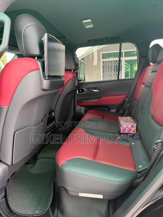 Toyota Land Cruiser LC300 2025 Black