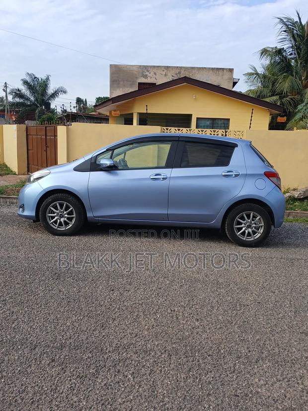Toyota Vitz 1.3 FWD 3dr 2013 Blue