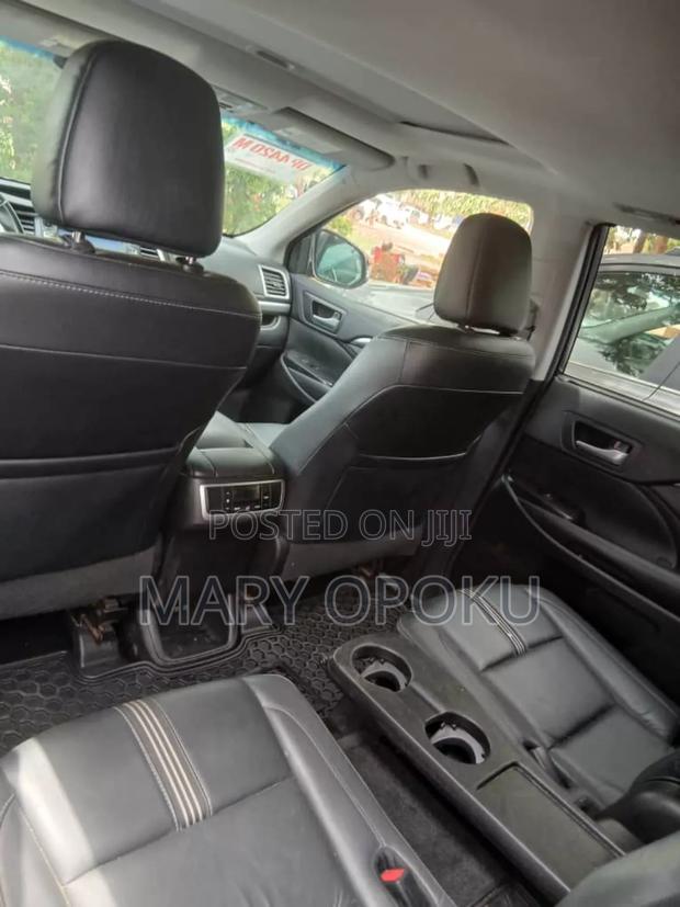 Toyota Highlander SE 4x4 V6 (3.5L 6cyl 8A) 2018 Red
