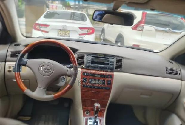 Toyota Corolla Altis 2010 Silver