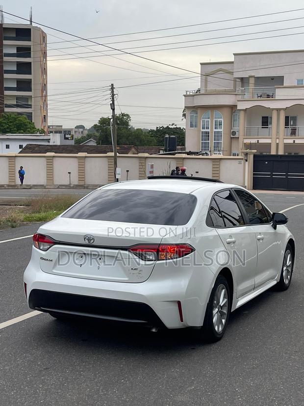 Toyota Corolla LE 2020 White