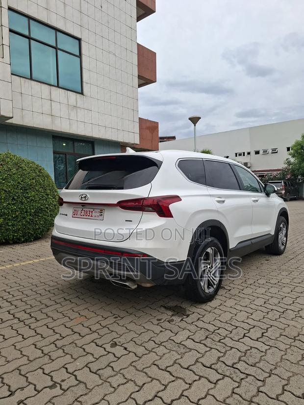 Hyundai Santa Fe SE 2023 White