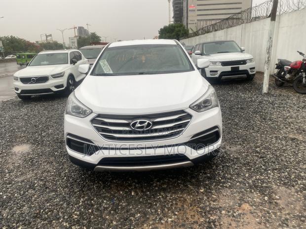 Hyundai Santa Fe SE AWD 2018 White