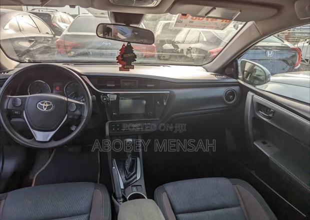 Toyota Corolla LE Eco (1.8L 4cyl 2A) 2018 Gray