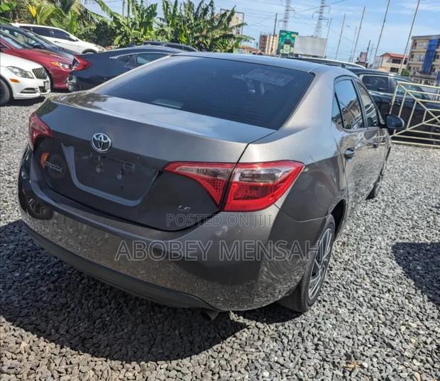Toyota Corolla LE ECO w/Package 1 4dr Sedan (1.8L 4cyl CVT) 2017 Brown