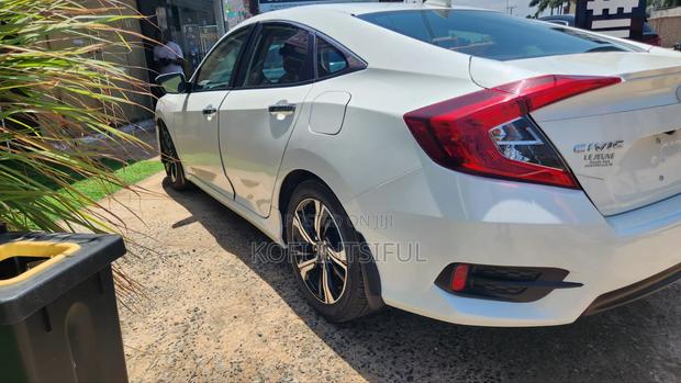 Honda Civic Touring Sedan 2018 White