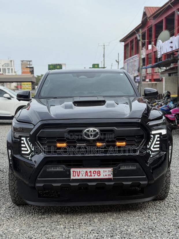 Toyota Tacoma 2024 Black