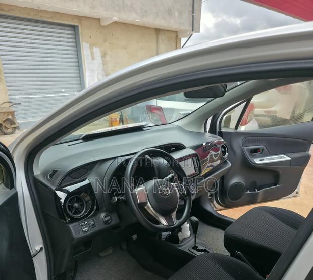 Toyota Vitz 1.3 FWD 5dr 2016 Silver