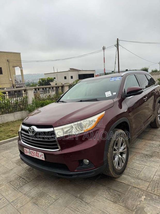 Toyota Highlander XLE 4dr SUV AWD (3.5L 6cyl 6A) 2014 Beige