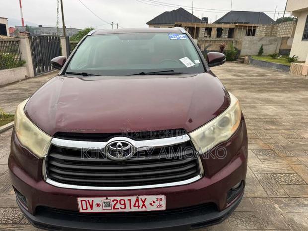 Toyota Highlander XLE 4dr SUV AWD (3.5L 6cyl 6A) 2014 Beige