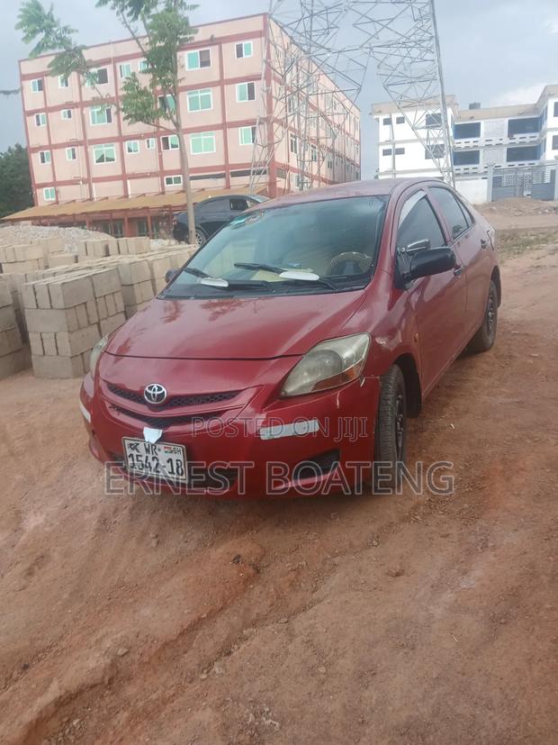 Toyota Yaris Base Sedan 4dr 2010 Red