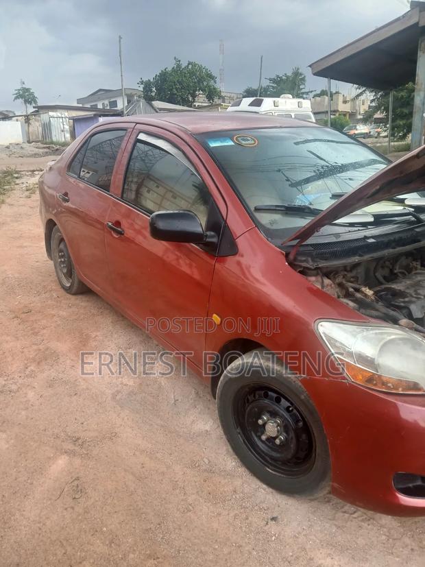 Toyota Yaris Base Sedan 4dr 2010 Red
