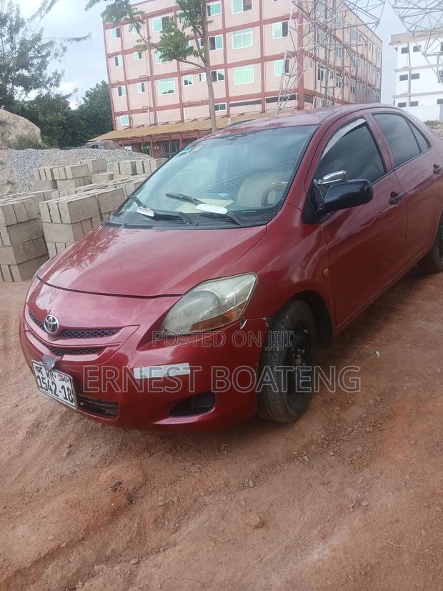 Toyota Yaris Base Sedan 4dr 2010 Red