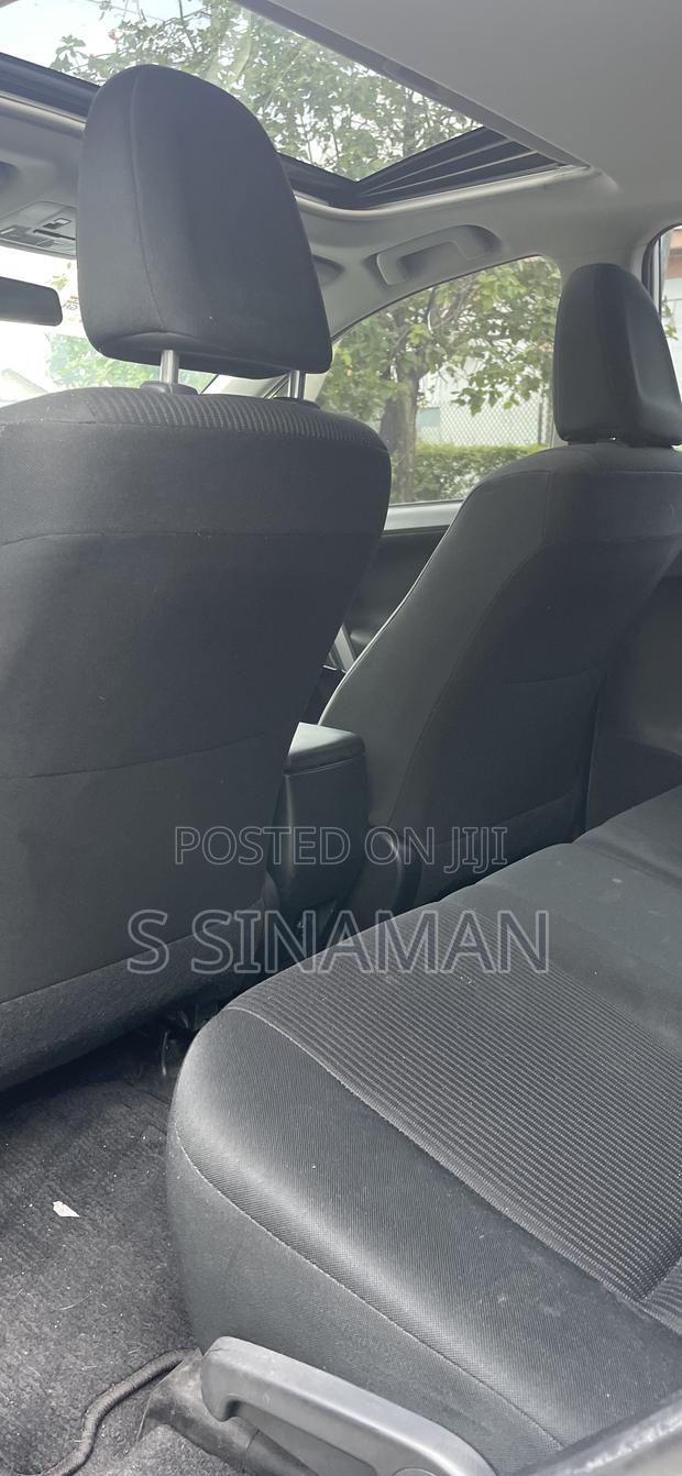 Toyota RAV4 LE AWD 2019 White