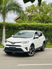Toyota RAV4 LE AWD 2019 White for sale