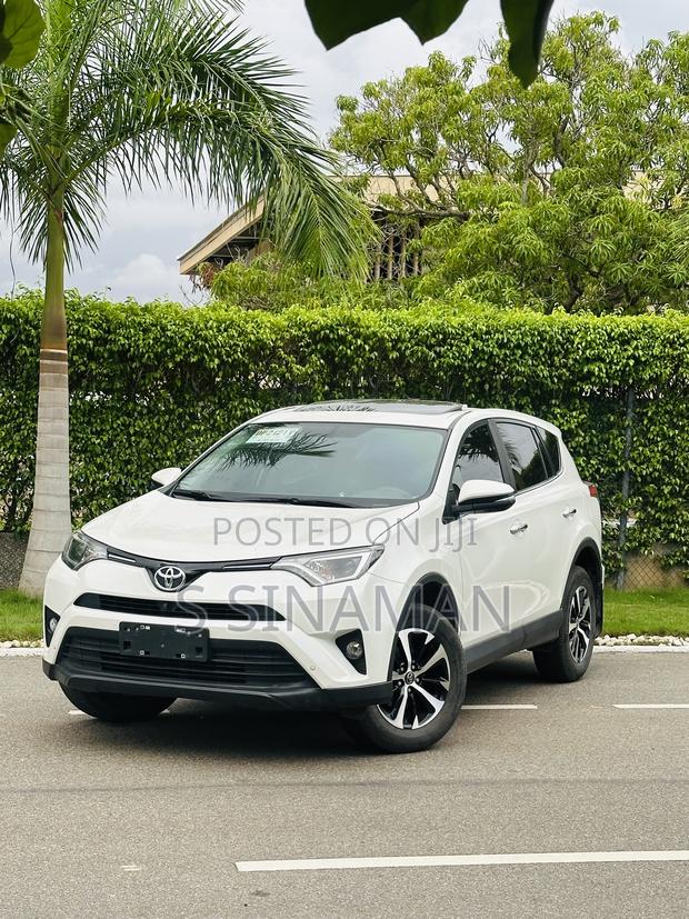 Toyota RAV4 LE AWD 2019 White