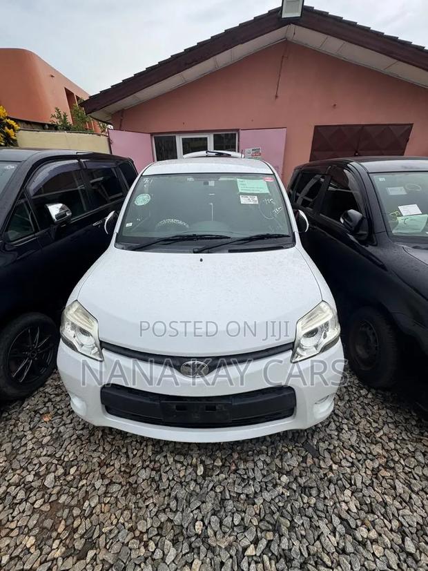Toyota Sienta 1.5 AWD 2015 White