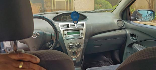 Toyota Yaris Base Sedan 4dr 2010