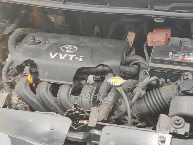 Toyota Yaris Base Sedan 4dr 2010