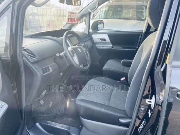Toyota Voxy 2013 Black