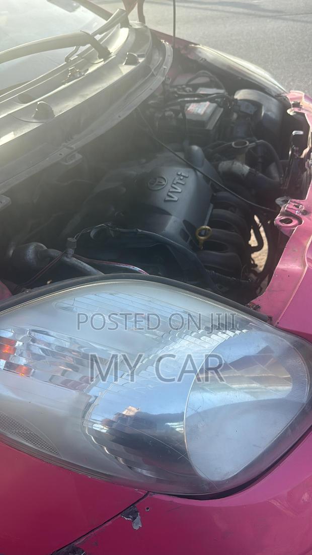 Toyota Vitz 1.5 FWD 5dr 2010 Pink