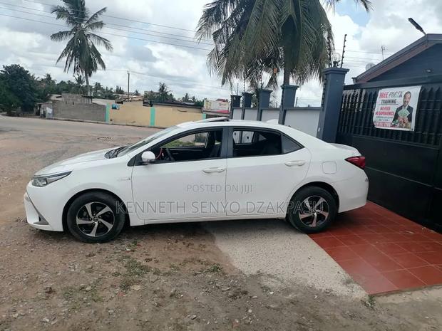 Toyota Corolla SE (1.8L 4cyl 2A) 2019 White