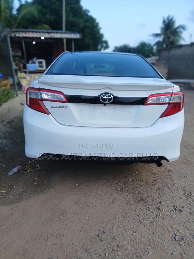 Toyota Camry LE 4dr Sedan (2.5L 4cyl 6A) 2013 White