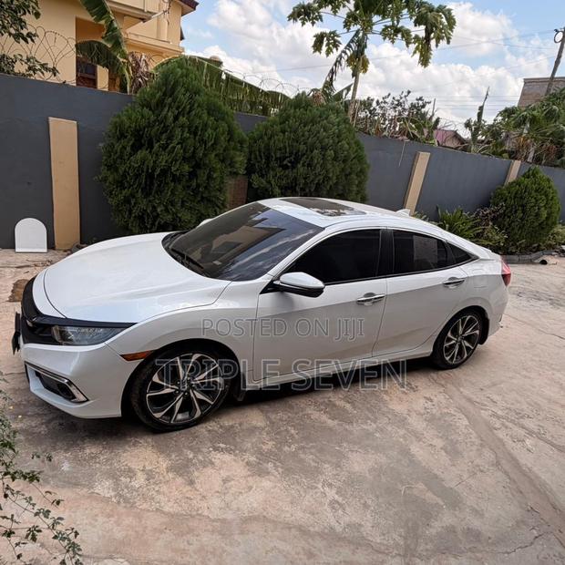 Honda Civic Touring Sedan 2019 White