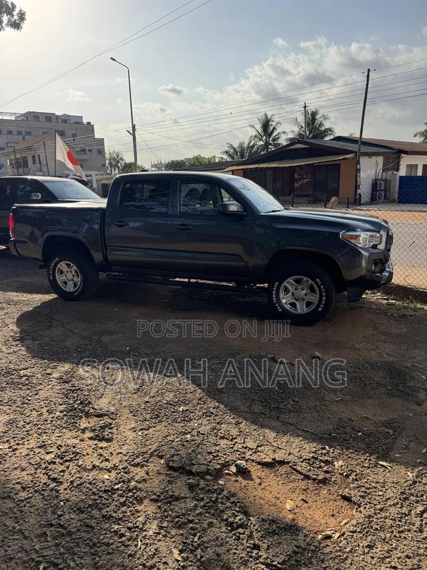 Toyota Tacoma 2018 Gray