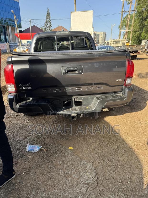 Toyota Tacoma 2018 Gray
