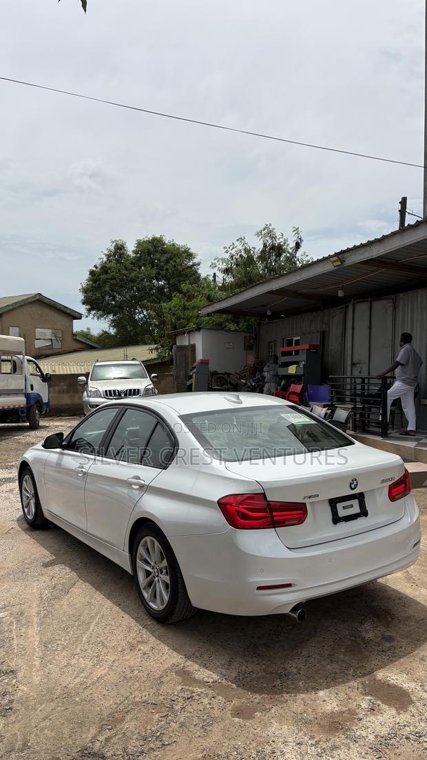 BMW 320i Sedan RWD 2018 White