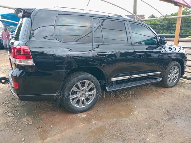 Toyota Land Cruiser 5.7 V8 GXR 2017 Black