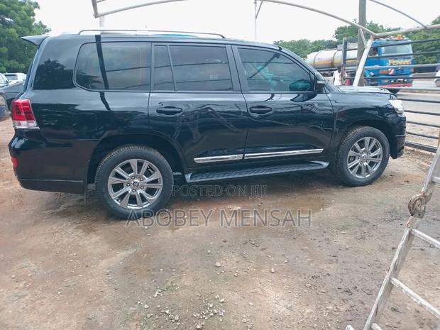 Toyota Land Cruiser 5.7 V8 GXR 2017 Black