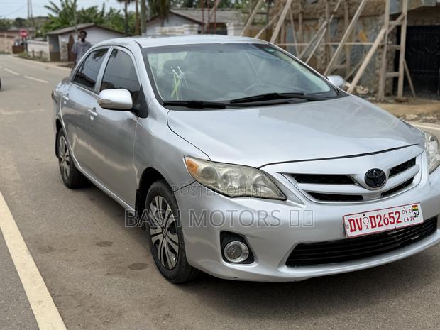 Toyota Corolla LE 4dr Sedan (1.8L 4cyl 4A) 2013 Silver