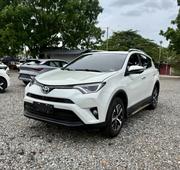 Toyota RAV4 LE 4dr SUV (2.5L 4cyl 6A) 2018 White for sale