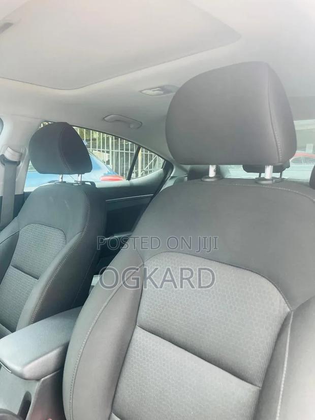 Hyundai Elantra SE 2018 Red