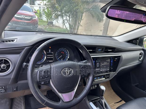 Toyota Corolla XSE 4dr Sedan (1.8L 4cyl CVT) 2017 White