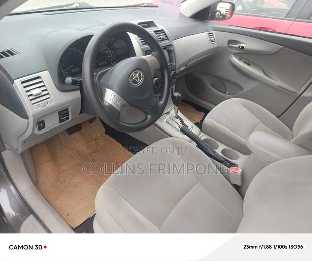 Toyota Corolla LE 4dr Sedan (1.8L 4cyl 4A) 2013 Gray