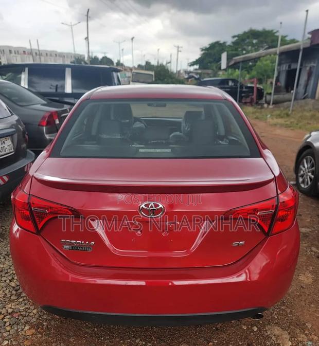 Toyota Corolla SE (1.8L 4cyl 6M) 2018 Red