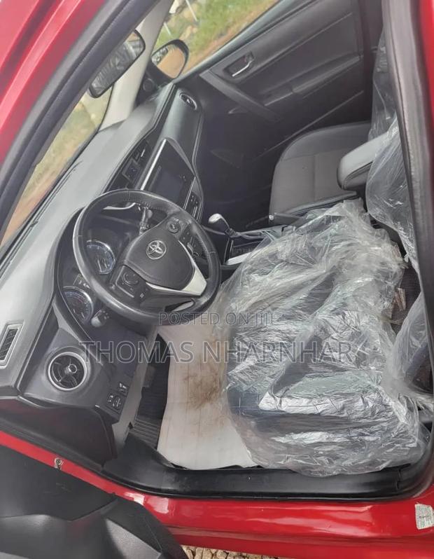 Toyota Corolla SE (1.8L 4cyl 6M) 2018 Red