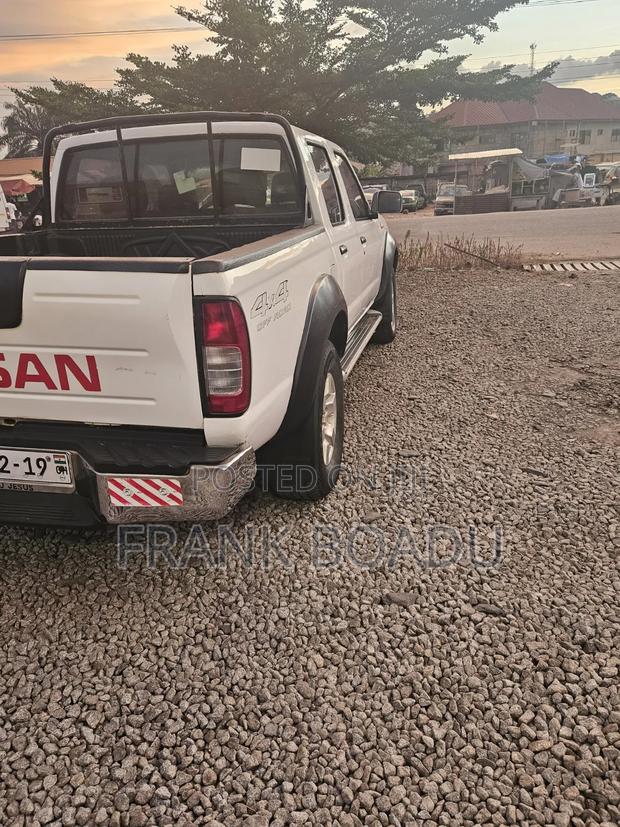 Nissan Hardbody 2019 White
