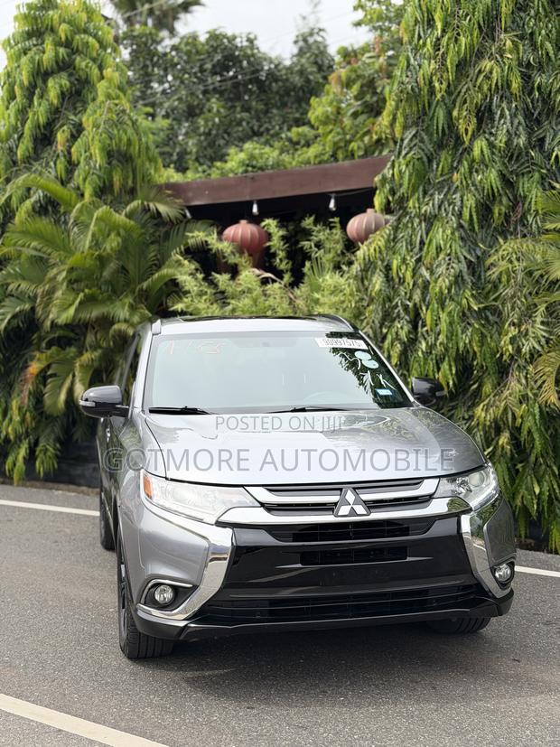 Mitsubishi Outlander SE FWD 2018 Gray